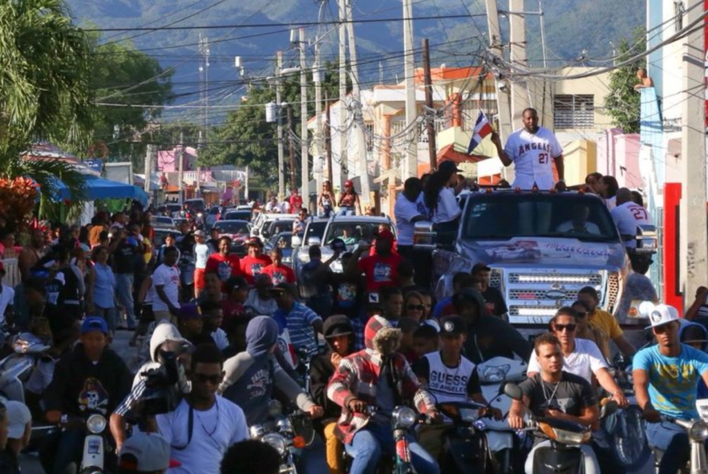 VLADIMIR GUERRERO PARADE IN THE DOMINICAN - Cooperstown Cred